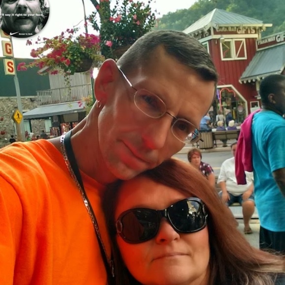 Meet your Posher, Stephanie - Picture 2 of 2